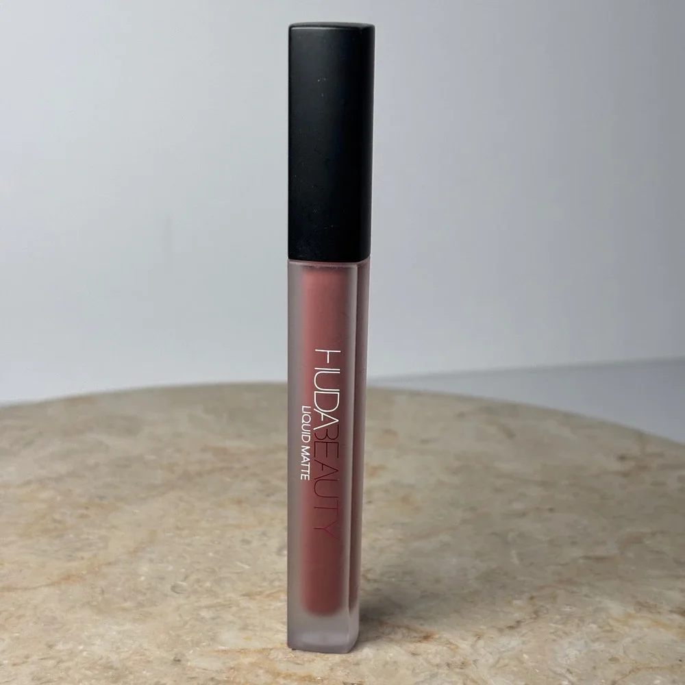Huda Beauty Liquid Matte Lipstick 4.2ml Queen of Sheba Mauve Brown Nude 2642